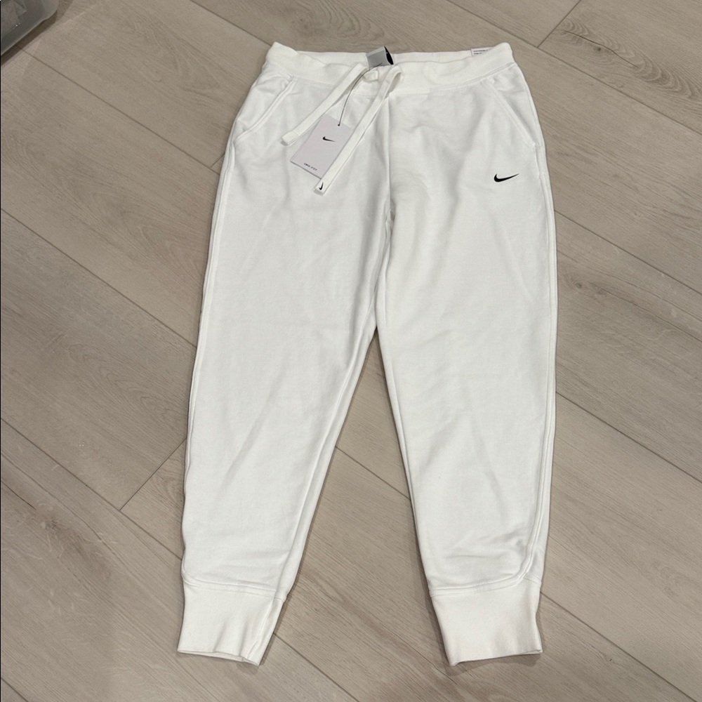 NWT Nike Women’s Dri-Fit Classic Standard Fit Full Length White Sweatpants SZ S